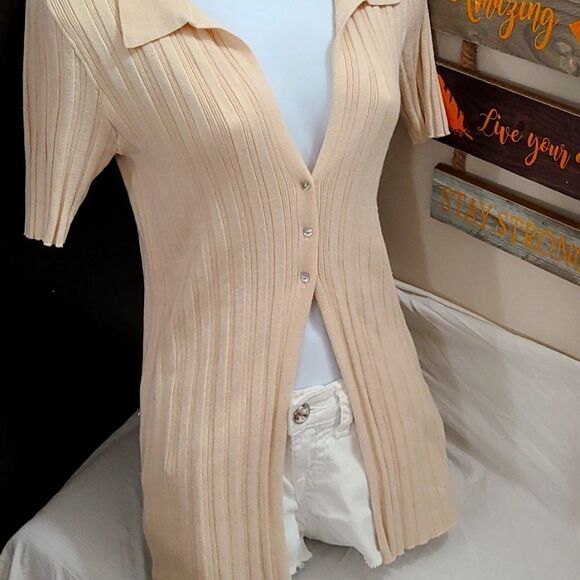 Forever 21 Women's large cream Nwot button down top. - Picture 2 of 2